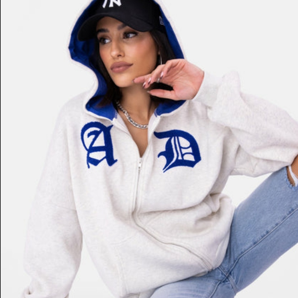adika zip up size large